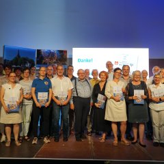 Gruppenfoto mit Engagierten während der Jubiläumsfahrt nach Saint-James