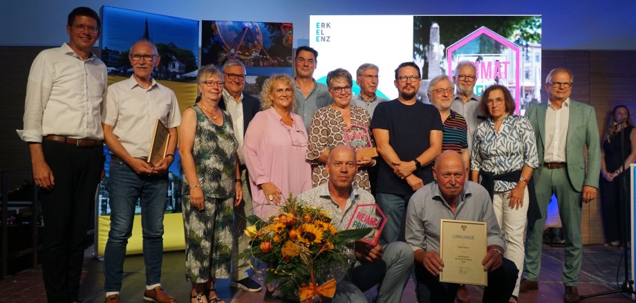 Gruppenfoto mit Heimatpreis