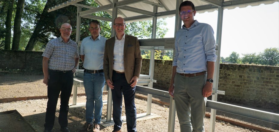 Gruppenfoto vor dem Lapidarium